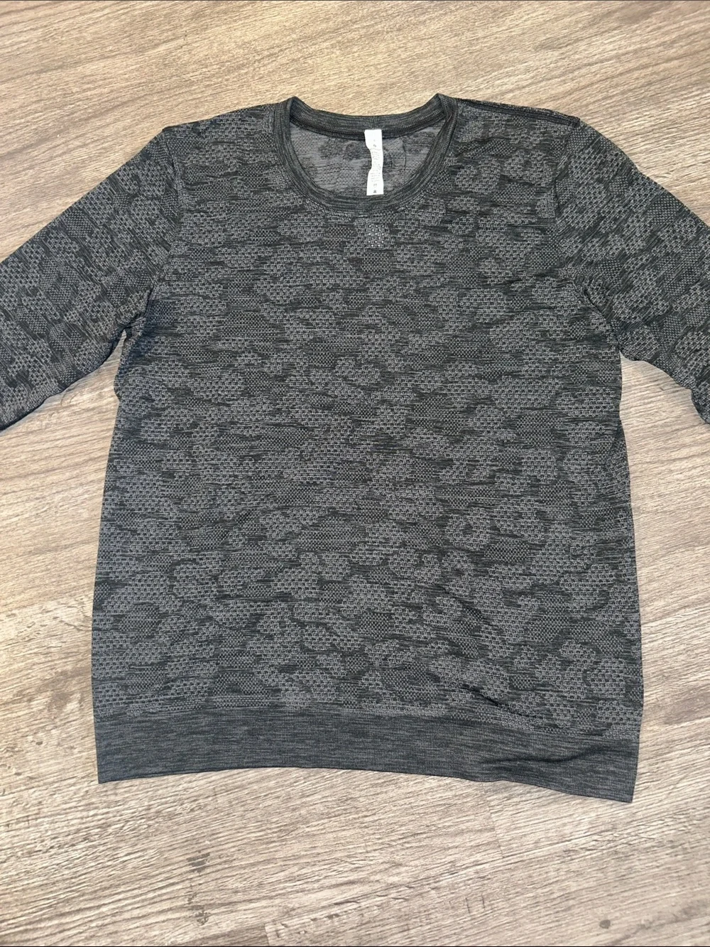 Lululemon Swiftly Tech Long Sleeve Crew Neck Top Gray Camo Size 8